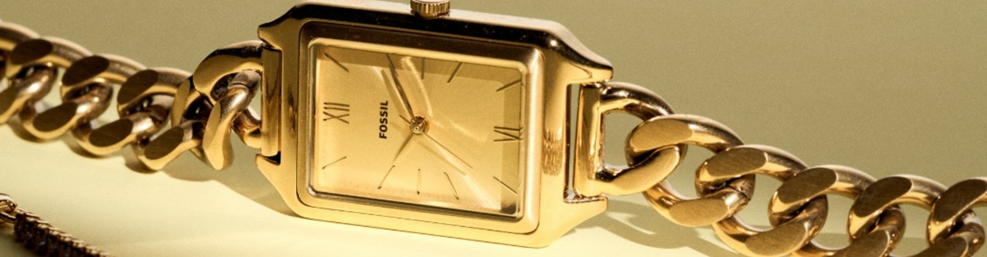 Fossil desktop banner highlighting premium watches and fashion accessories collection