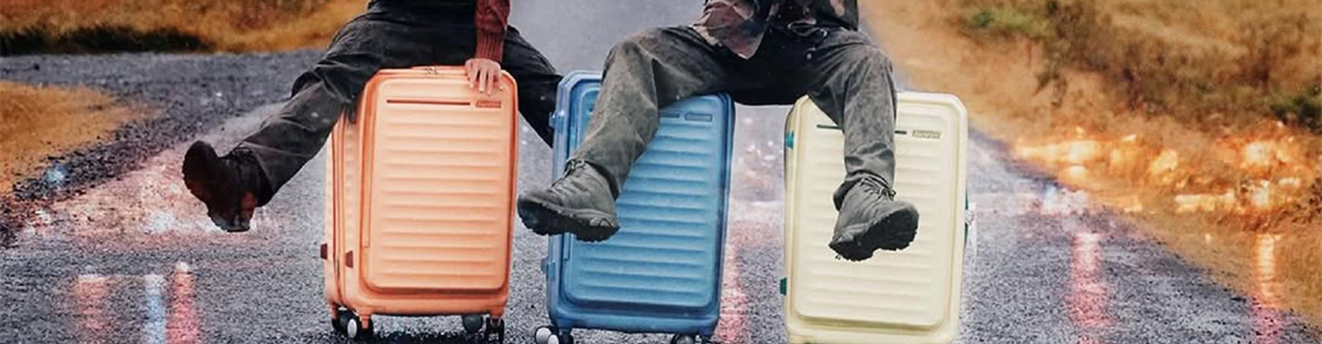 American Tourister desktop banner highlighting luggage and travel accessories collection