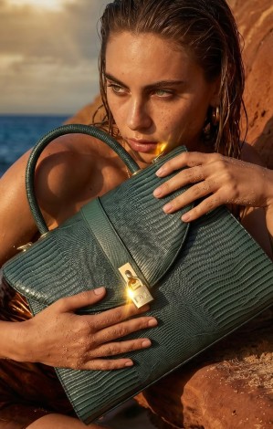 Da Milano fashion store image featuring stylish handbags and leather accessories