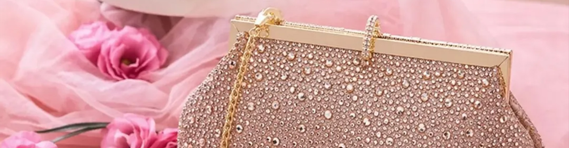 Lavie desktop banner highlighting fashionable handbags and lifestyle accessories collection