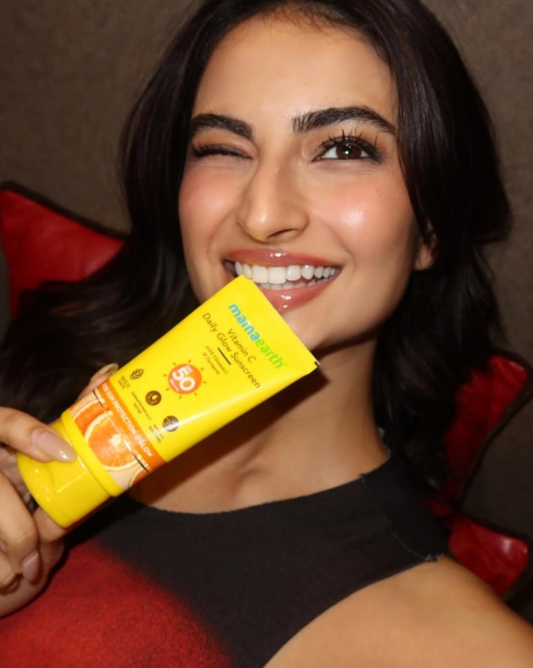 Mamaearth mobile banner showcasing skincare, haircare and beauty essentials collection