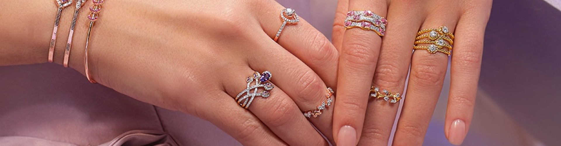 CaratLane desktop banner highlighting premium gold and diamond jewellery collection