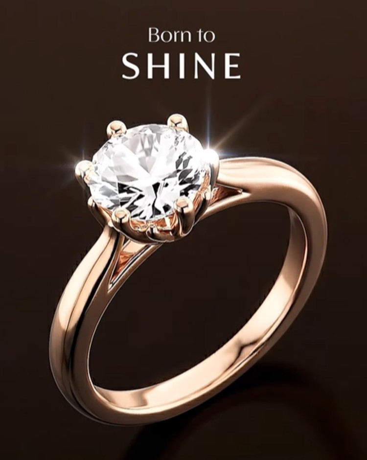 Solitario mobile banner showcasing elegant diamond jewellery and luxury fashion collections