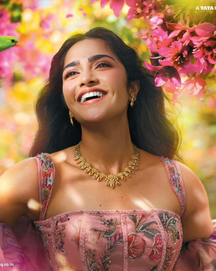 Tanishq mobile banner showcasing elegant gold, diamond and bridal jewellery collection