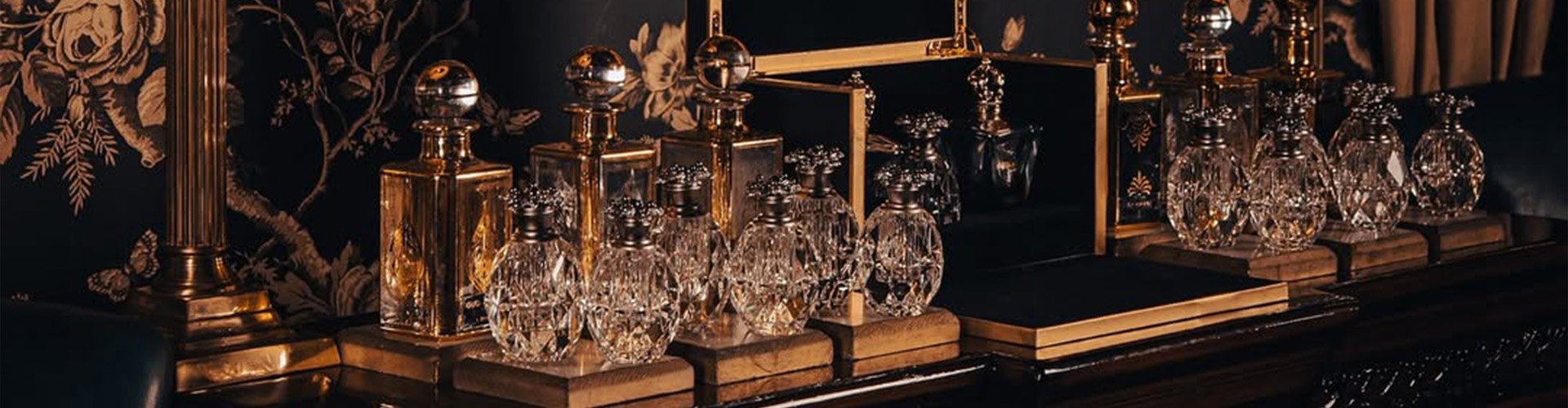 Oud Arabia desktop banner highlighting luxury oud perfumes and signature fragrance collection