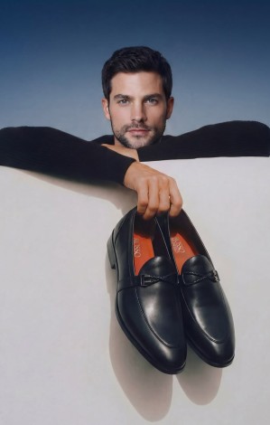Rosso Brunello fashion store image featuring stylish footwear and luxury accessories