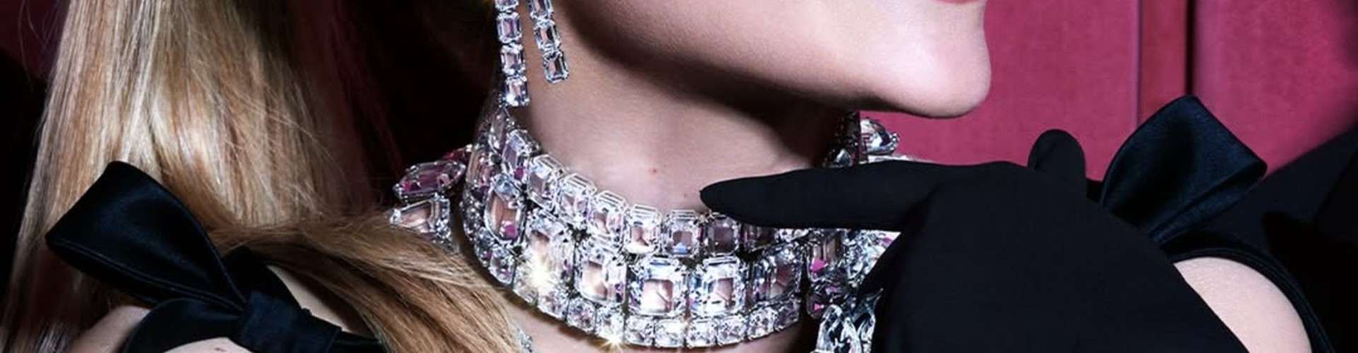 Swarovski desktop banner highlighting luxury crystal jewellery and elegant fashion accessories