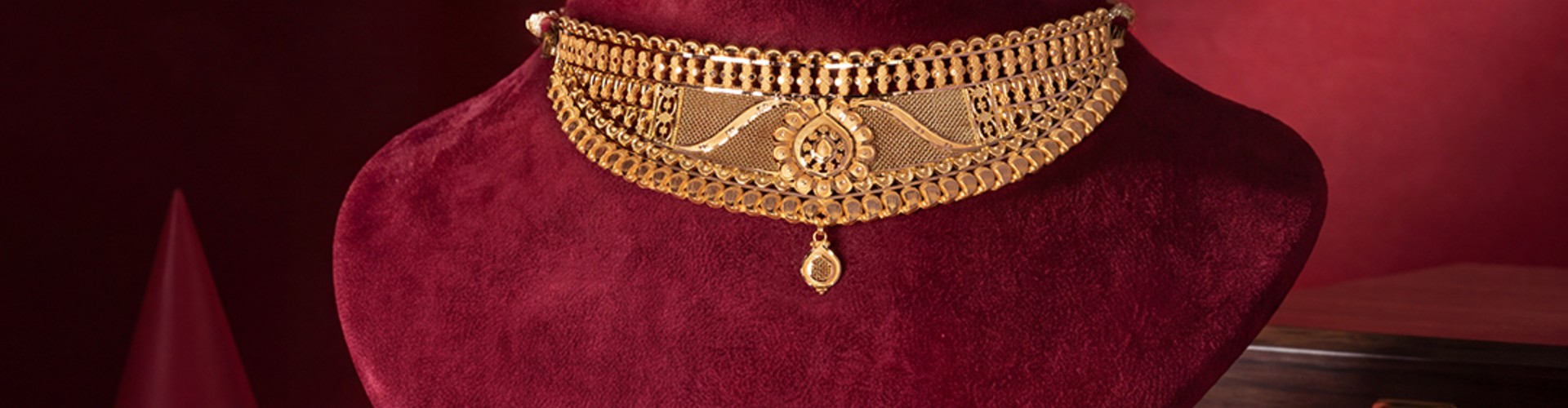 Senco Gold & Diamonds desktop banner highlighting premium gold and diamond jewellery collection