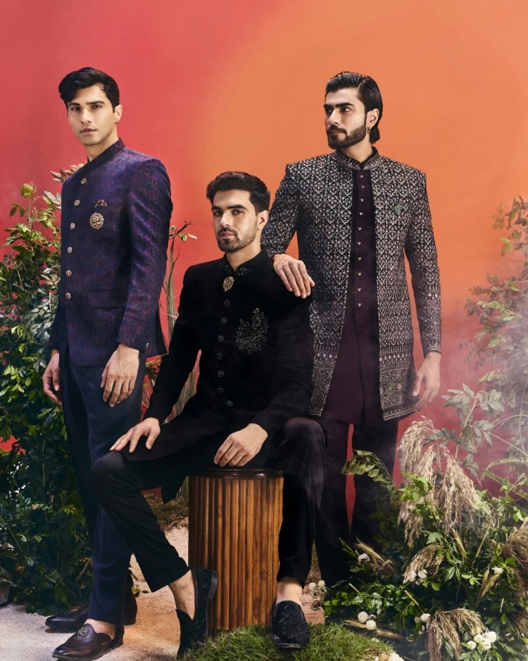 Manyavar mobile banner showcasing sherwanis, kurtas and traditional men’s fashion collection